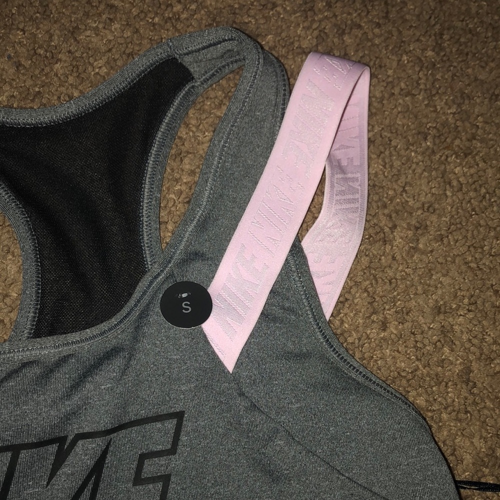 New with tags Nike sports bra - Picture 2 of 4